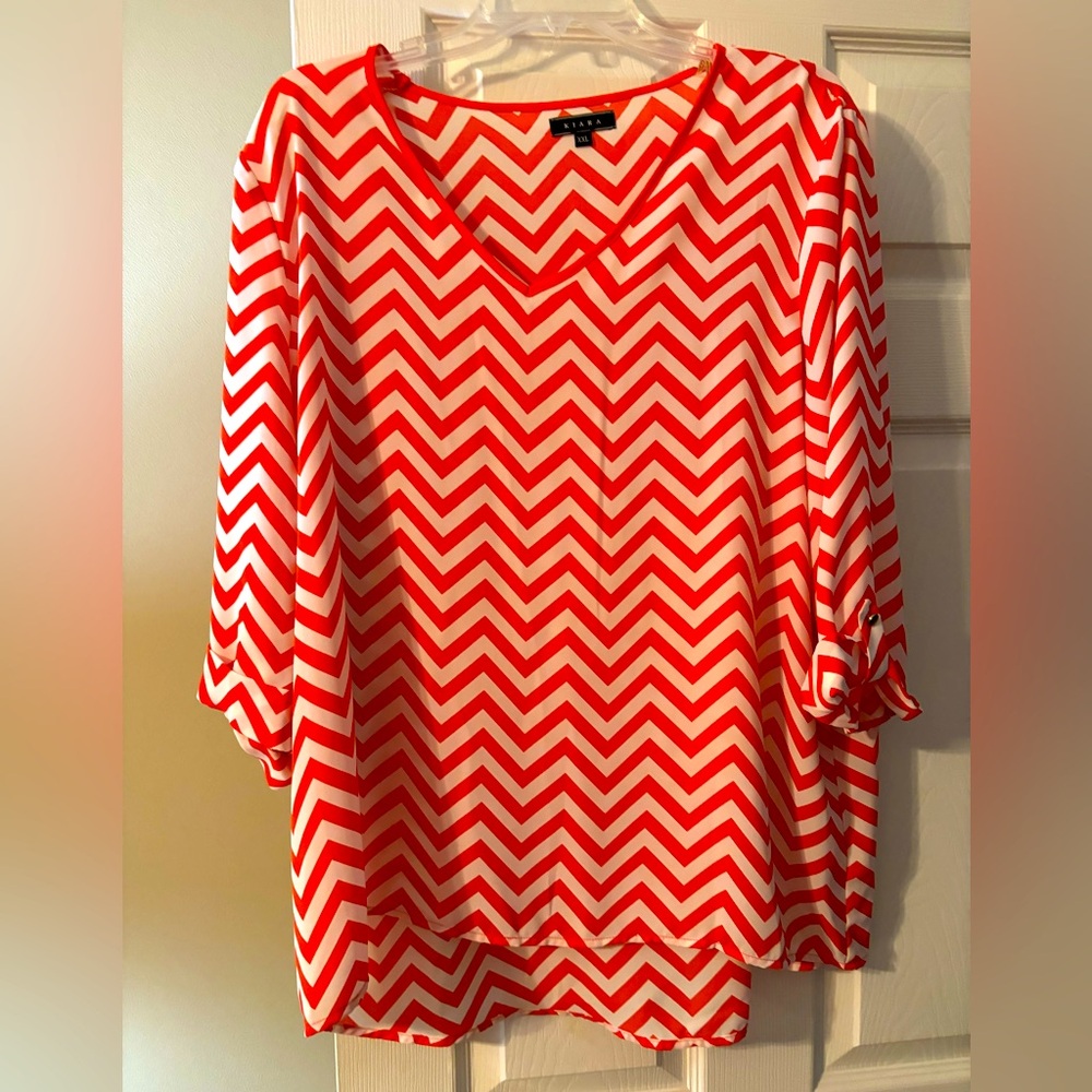 Like new orange/white top. Size XXL.